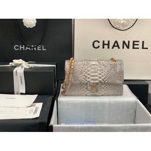 Geantă Chanel Classic din piele de piton argintie A01112 cu accesorii aurii