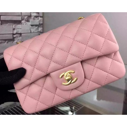 Geantă Chanel Classic mini cu clapă, piele de oaie roz A67350 aurie