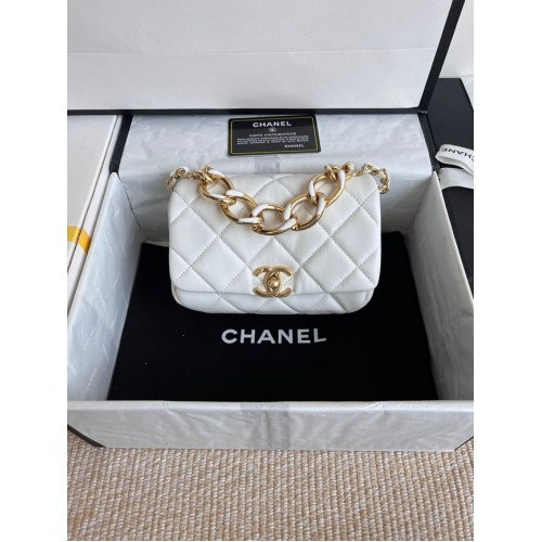 Chanel FLAP BAG Piele de miel, metal auriu AS3375 alb
