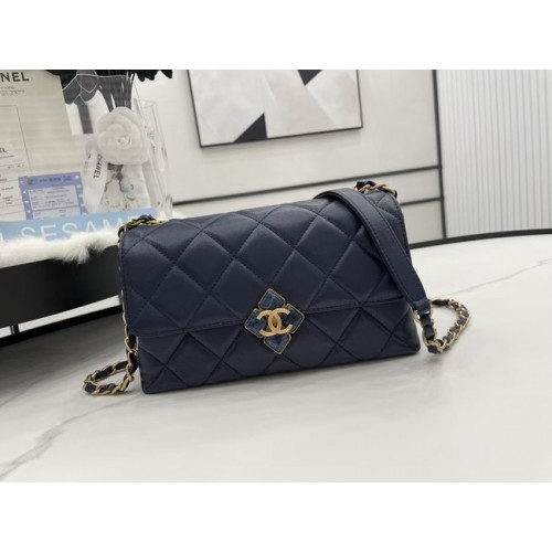 Geantă de umăr Chanel cu clapă din piele de miel AS2557 albastru închis