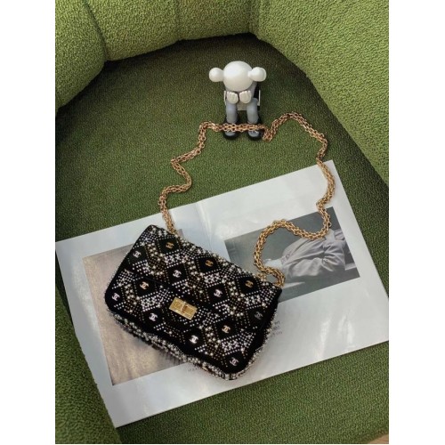 Geantă de umăr Chanel cu clapă din piele de miel AS2755 neagră