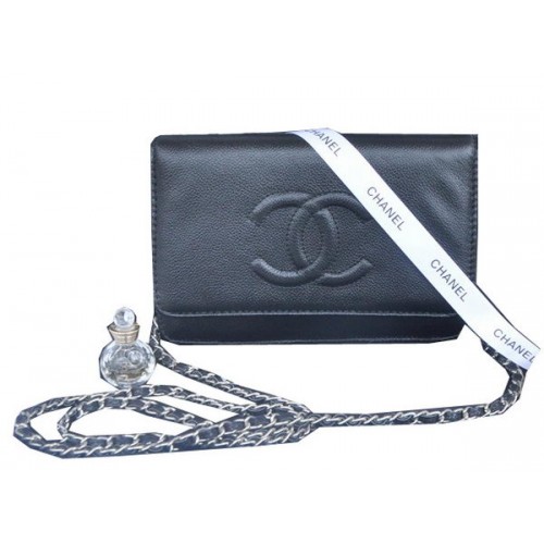 Geantă de umăr Chanel cu clapă, piele neagră de vițel CHA33817 argintie
