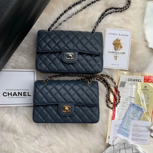 Geantă de umăr Chanel Flap din piele granulată Caviar A01113 Albastru închis