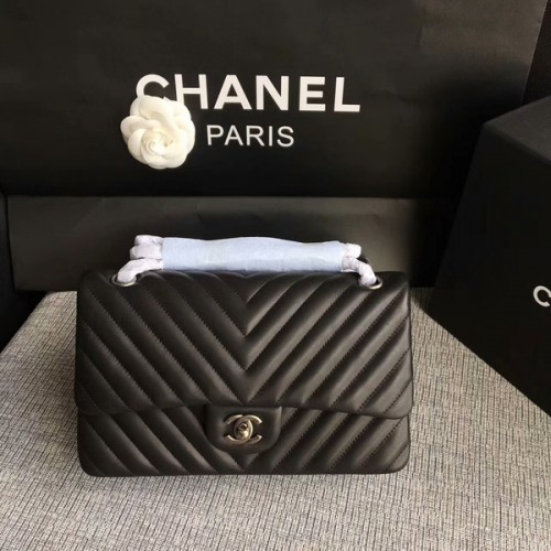 Genți de umăr Chanel cu clapă, negre, originale din piele de oaie CF1112 argintii