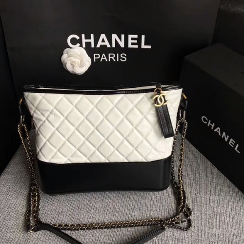 Geantă de umăr Chanel Gabrielle, piele de vițel originală A93842, alb-negru