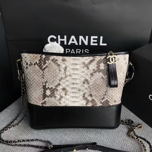 Geantă de umăr Chanel Gabrielle din piele de piton originală A93842 albă