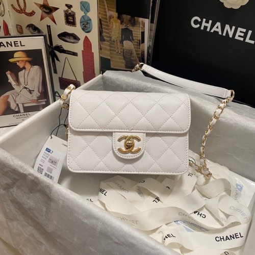 Geantă de umăr Chanel Flap din piele de vițel granulată AS3002 albă