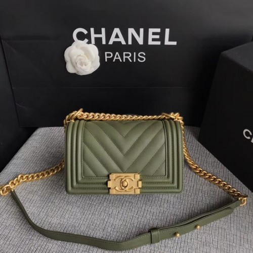 Geantă de umăr Chanel Le Boy Flap, piele de vițel originală A67085, cataramă aurie verde