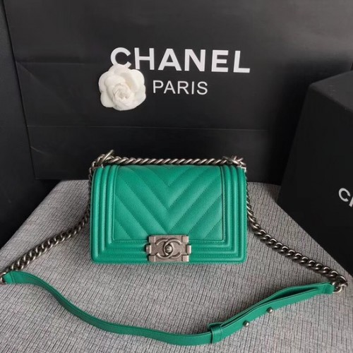Geantă de umăr Chanel Le Boy Flap, piele originală Caviar P67085, cataramă verde argintie