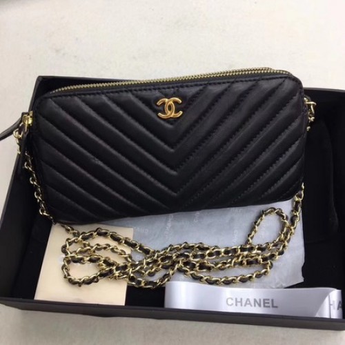 Geantă de umăr Chanel din piele neagră V6845 aurie