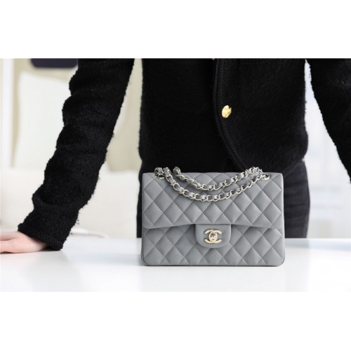 Geantă Chanel Classic mică, piele de vițel granulată, metal argintiu A01113 gri