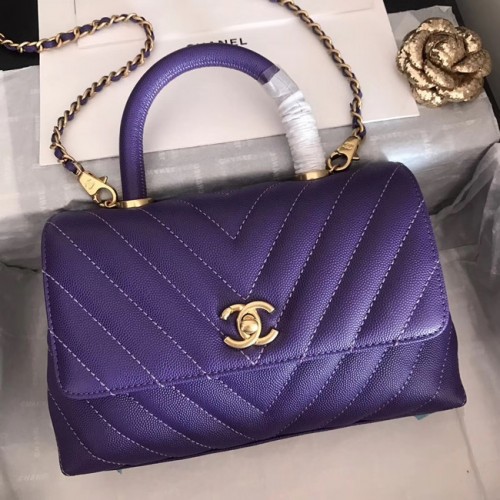 Geantă Chanel mică cu clapă și mâner superior V92990 violet închis, metal auriu