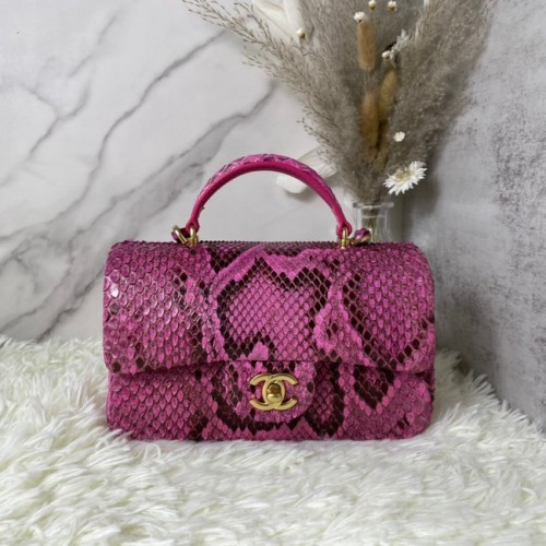 Geantă mini Chanel din piele de șarpe cu clapă și mâner superior AS2431 Fuchsia