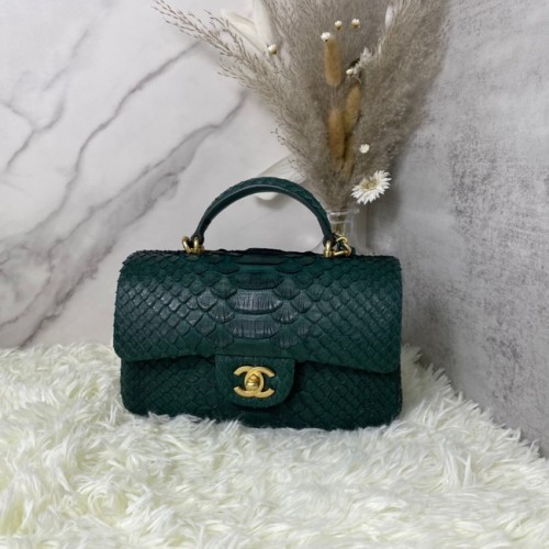 Geantă Chanel mini cu clapă din piele de șarpe și mâner superior AS2431 verde negricios