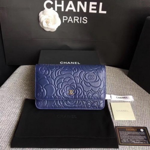 Geantă mini cu clapă Chanel WOC Blue Camellia din piele A33814 argintie