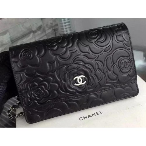Geantă Chanel WOC cu clapă, piele neagră Camellia A5373 argintie