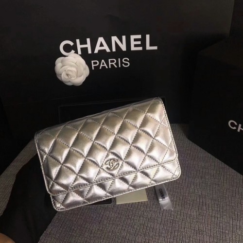 Geantă Chanel WOC Flap din piele de oaie originală 33814B argintie