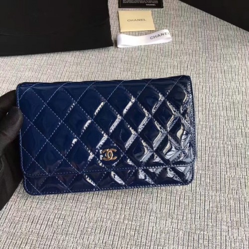 Geantă Chanel WOC cu clapă din piele lăcuită A33814C Albastru închis