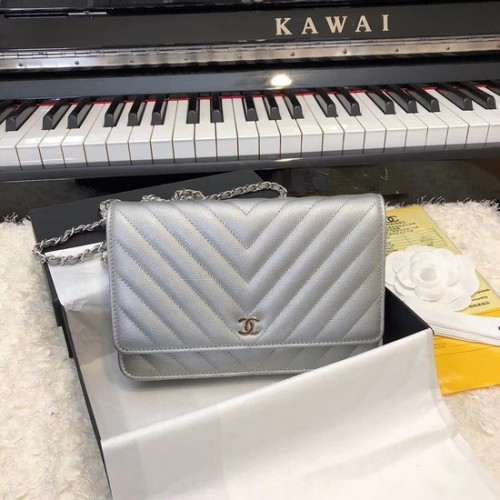 Geantă crossbody Chanel WOC Original Caviar Leather Flap V33814 Gri argintiu Lanț argintiu
