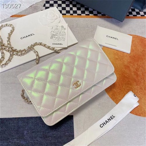 Geantă crossbody Chanel WOC Original din piele de oaie cu clapă V33814 Lanț argintiu alb perlat