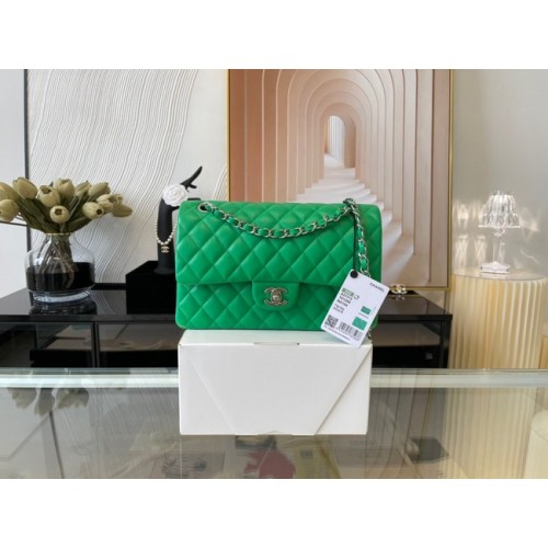 Geantă Chanel clasică din piele de miel și metal argintiu 01112 verde
