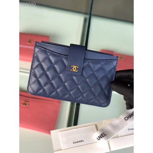 Poșetă clasică Chanel din piele de vițel granulată, metal auriu A81902 albastru