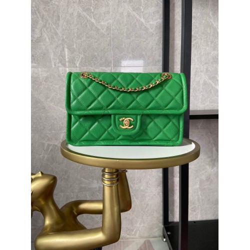 Geantă Chanel cu clapă din piele de vițel granulată AS2357 verde