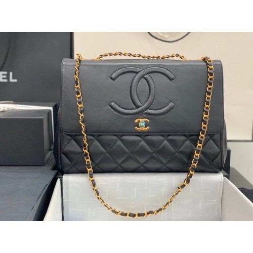 Geantă Chanel cu clapă din piele de miel, metal auriu A92233 neagră