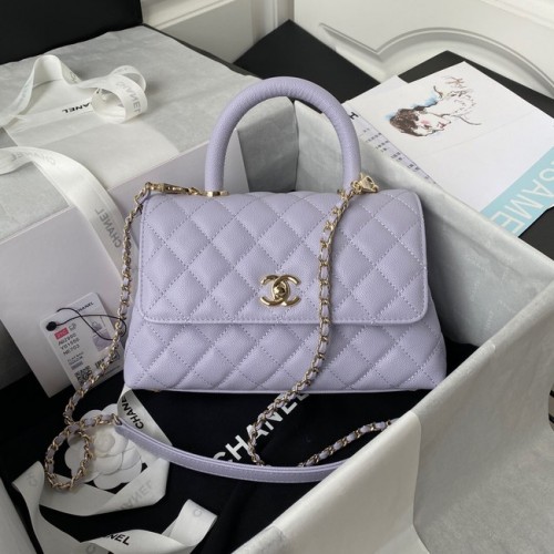 Geantă Chanel cu clapă și mâner superior, piele de vițel granulată, metal auriu A92990 violet deschis
