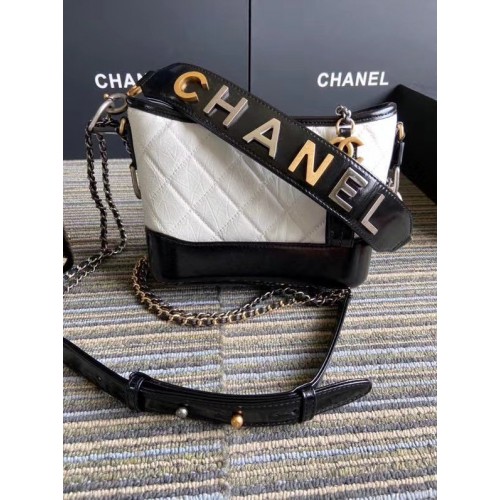 Geantă hobo mică Chanel Gabrielle S0865 alb-negru