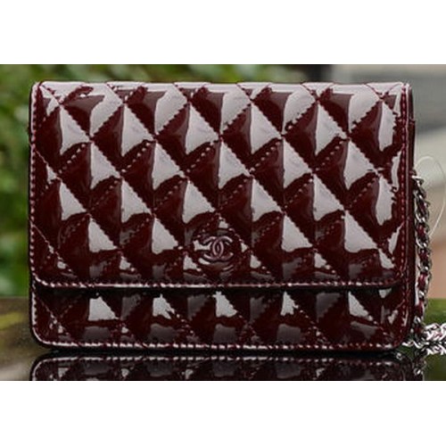 Geantă Chanel mini cu clapă, piele lăcuită burgundă A33814 argintie