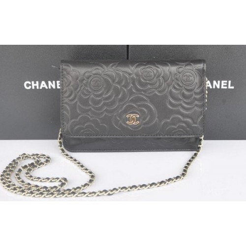 Genți mini cu clapă Chanel Camellia din piele de oaie A99301 Negru