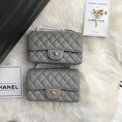 Geantă Chanel mini cu clapă din piele de vițel granulată A1116 gri