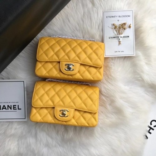 Geantă Chanel mini cu clapă din piele de vițel granulată A1116 galbenă