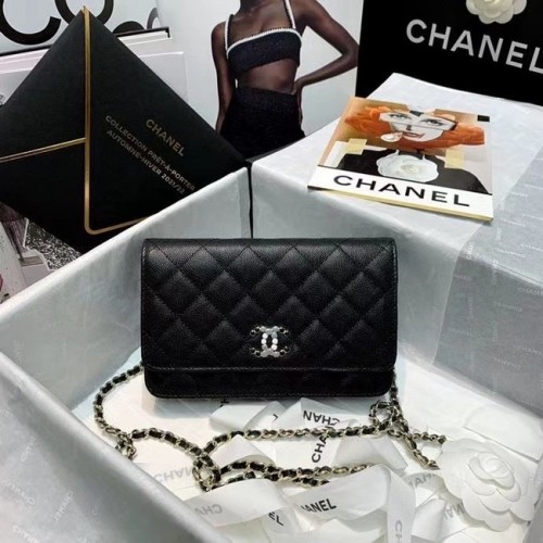 Geantă Chanel mini cu clapă din piele de vițel granulată A81066 neagră