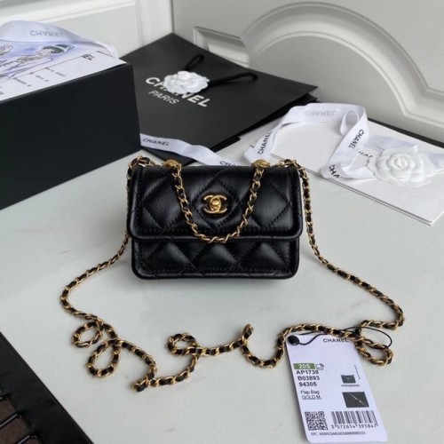 Geantă Chanel mini cu clapă din piele de oaie, metal auriu AP1738 neagră