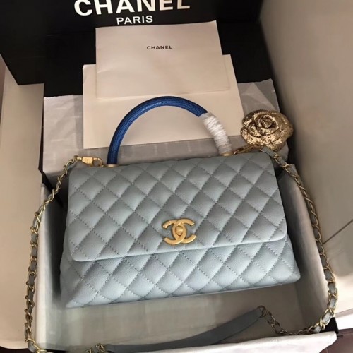 Geantă Chanel originală Caviar din piele cu clapă, mâner superior B92292 albastru deschis și metal auriu
