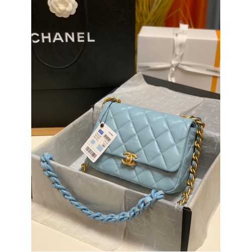 Geantă de umăr mică Chanel din piele de miel și metal auriu AS3206 albastru deschis