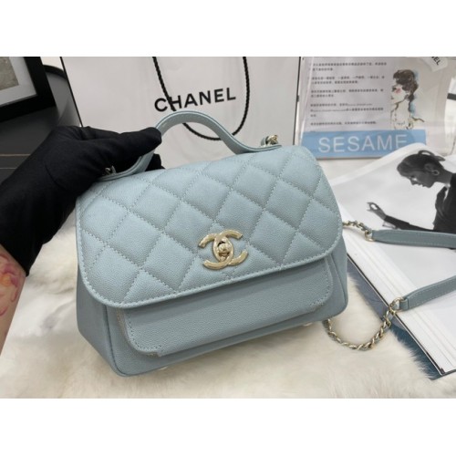Geantă mică Chanel cu clapă, piele de vițel, metal auriu A93749, albastru deschis