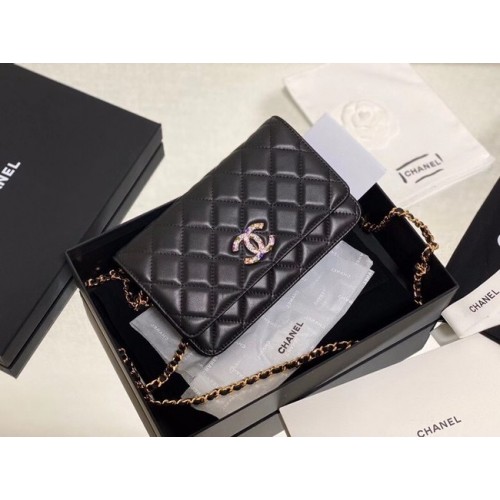 Portofel Chanel cu lanț din piele de miel lăcuită, metal auriu AP2021 negru