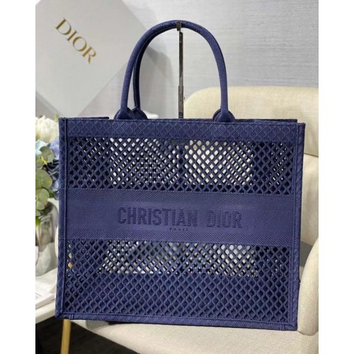 DIOR BOOK TOTE Plasă albastră cu broderie M1286ZW