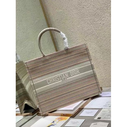 DIOR BOOK TOTE Broderie cu dungi multicolore Referință M1286