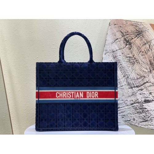 DIOR BOOK TOTE Catifea M1286 Albastru închis