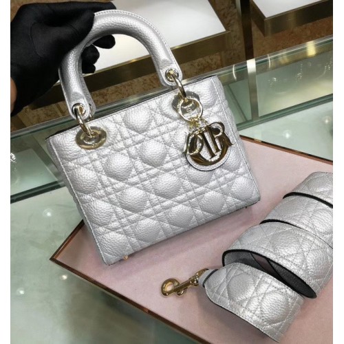 Dior LADY DIOR GEANTĂ DIN PIELE DE VIȚEL M0575 Alb argintiu