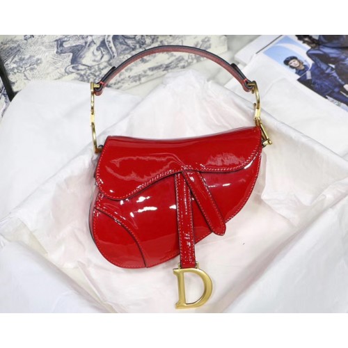 Dior GEANTĂ MINI SADDLE DIN PIELE DE VIȚEL LACURITĂ ROȘIE M0447