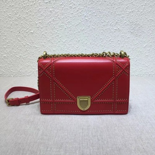 Dior Original DIORAMA BAG CU ȚINTE DIN PIELE DE MIEL M0422 roșie