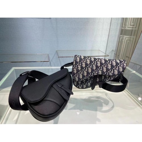 Dior PUNGĂ CUREA SADDLE Piele de vițel granulată neagră C2109