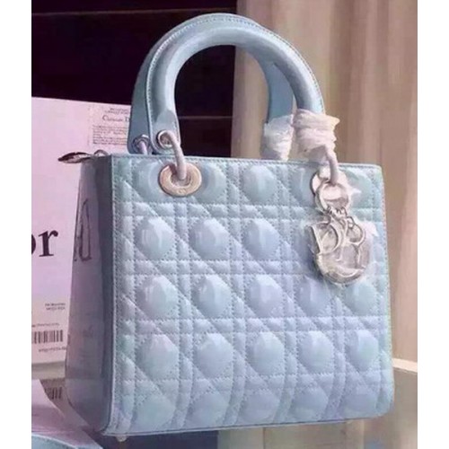 Geantă Dior mică Lady Dior din piele lăcuită CD5502 Albastru deschis