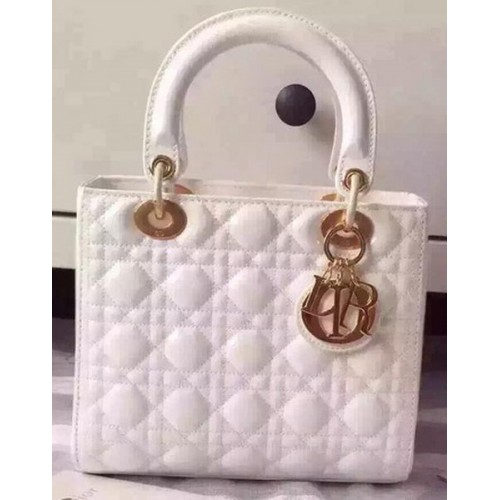 Geantă Dior mică Lady Dior din piele lăcuită CD5502 albă