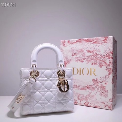 Geantă Dior cu insigne norocoase din piele de oaie originală A88035 albă